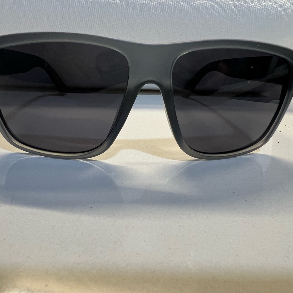 Unisex polarized brand new sunglasses - nuevo - new GG Golden Goods brand
